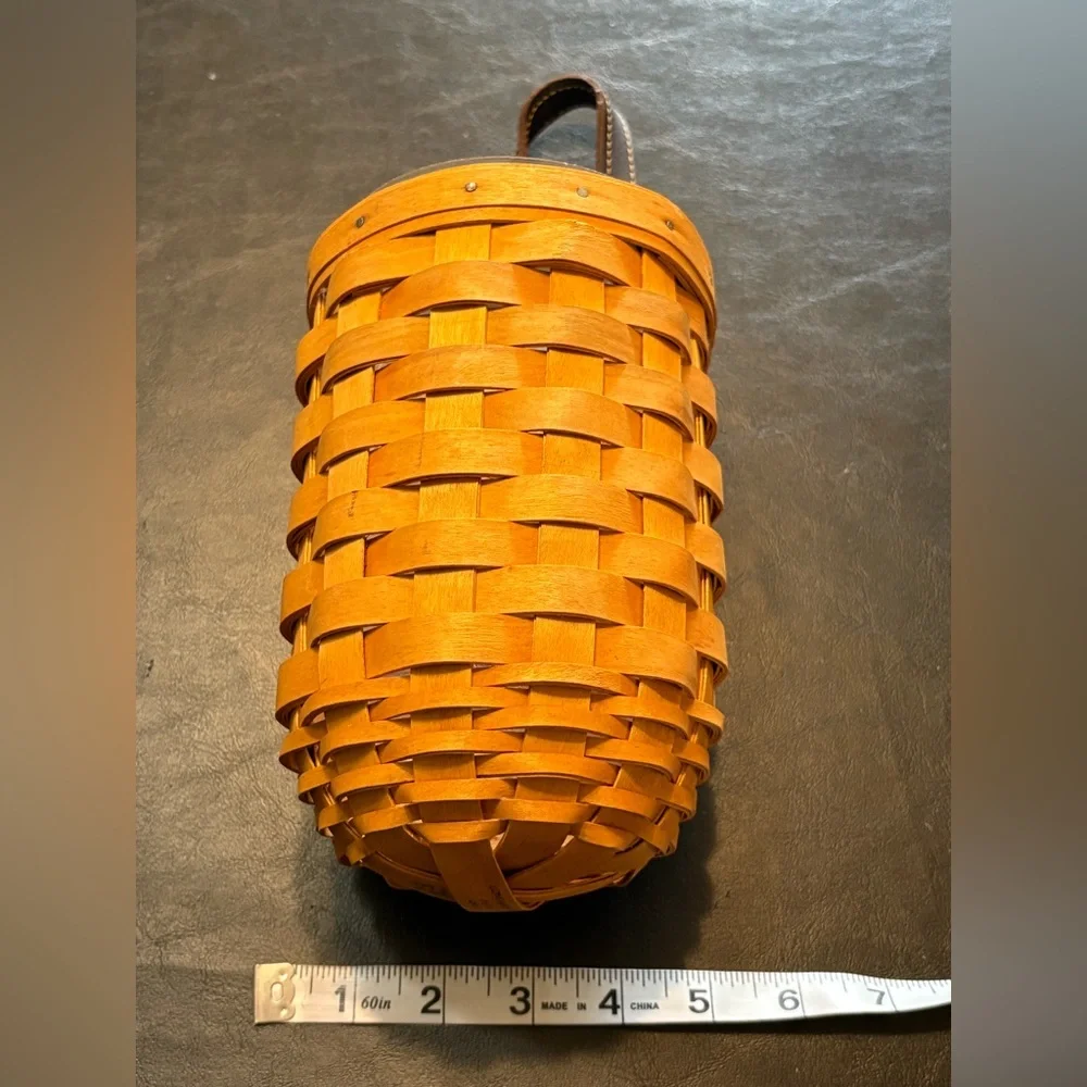 Longaberger Vtg 2001 round hanging basket with leather strap & plastic protector